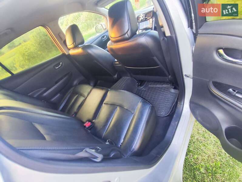 Хэтчбек Nissan Leaf 2014 в Хмельницком