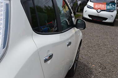 Хэтчбек Nissan Leaf 2016 в 