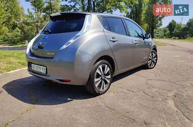 Хэтчбек Nissan Leaf 2014 в 