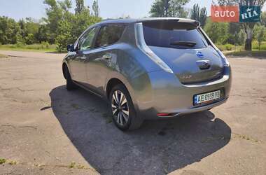 Хэтчбек Nissan Leaf 2014 в 