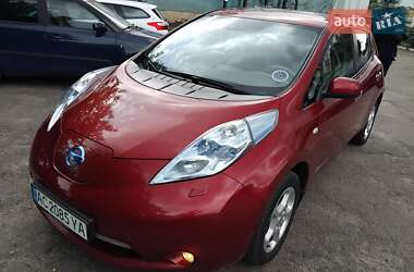 Хэтчбек Nissan Leaf 2012 в 