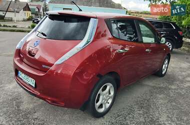 Хэтчбек Nissan Leaf 2012 в 