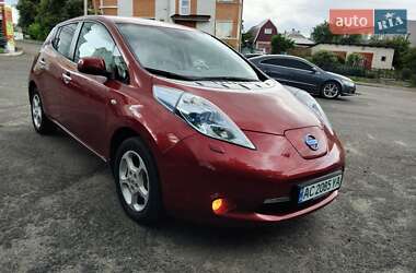 Хэтчбек Nissan Leaf 2012 в 