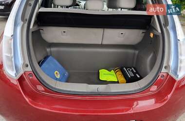 Хэтчбек Nissan Leaf 2012 в 