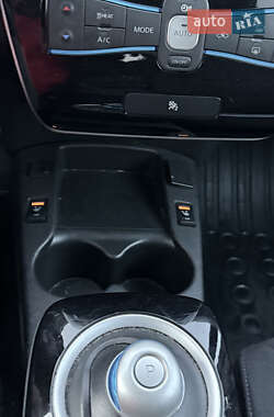 Хэтчбек Nissan Leaf 2016 в 