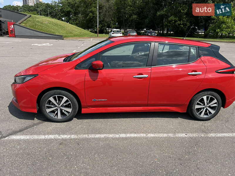 Хэтчбек Nissan Leaf 2019 в Киеве