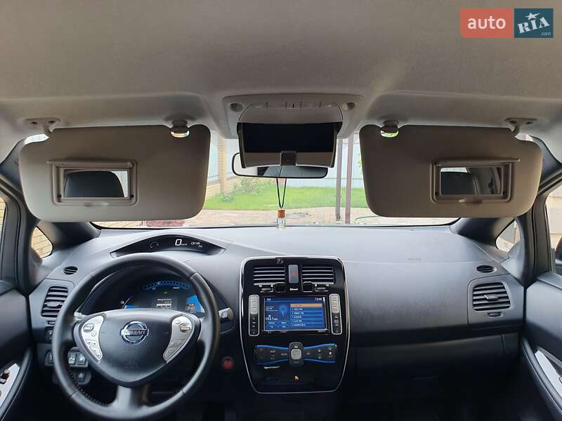 Хетчбек Nissan Leaf 2013 в Горі