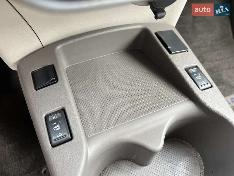 Хетчбек Nissan Leaf 2012 в Києві