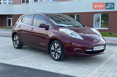 Хэтчбек Nissan Leaf 2016 в 