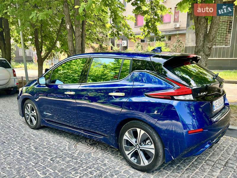 Хэтчбек Nissan Leaf 2018 в Днепре