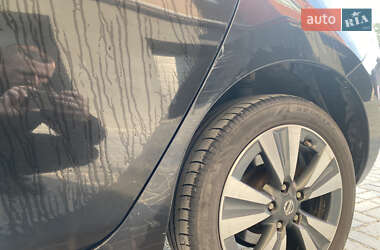 Хетчбек Nissan Leaf 2015 в 