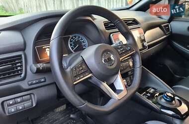 Хэтчбек Nissan Leaf 2021 в 