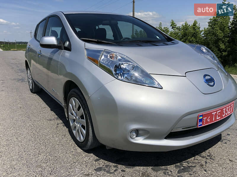 Хэтчбек Nissan Leaf 2013 в 