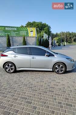 Хэтчбек Nissan Leaf 2018 в 