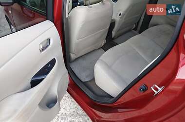 Хэтчбек Nissan Leaf 2012 в 