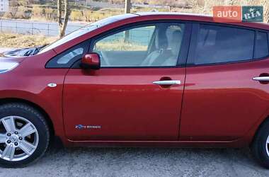 Хэтчбек Nissan Leaf 2012 в 