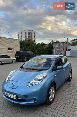 Хэтчбек Nissan Leaf 2012 в 