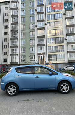 Хэтчбек Nissan Leaf 2012 в 