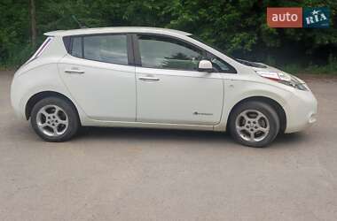 Хэтчбек Nissan Leaf 2012 в 