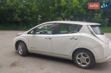 Хэтчбек Nissan Leaf 2012 в 