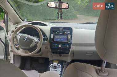 Хэтчбек Nissan Leaf 2012 в 