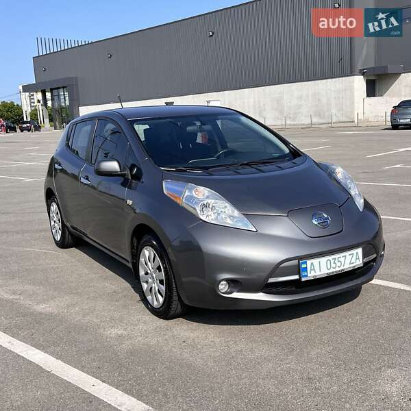 Хэтчбек Nissan Leaf 2015 в 