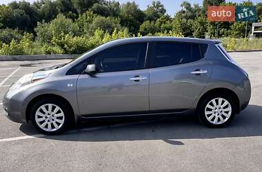 Хэтчбек Nissan Leaf 2015 в 