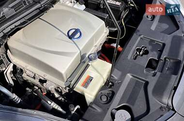 Хэтчбек Nissan Leaf 2015 в 