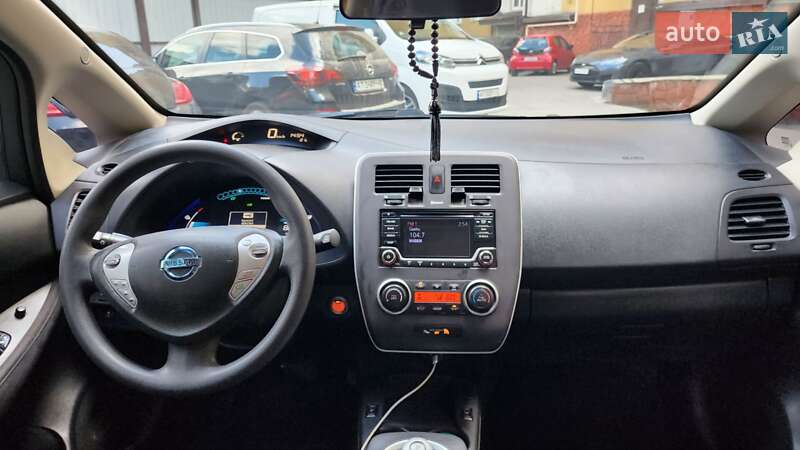 Хэтчбек Nissan Leaf 2015 в Ивано-Франковске
