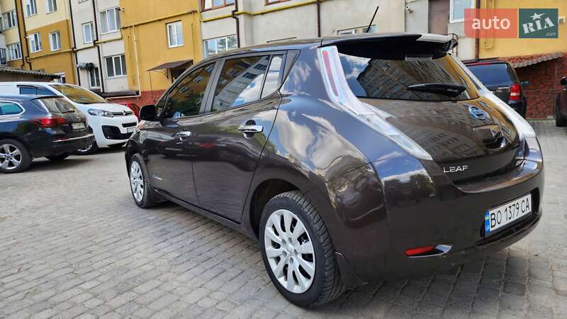Хэтчбек Nissan Leaf 2015 в Ивано-Франковске