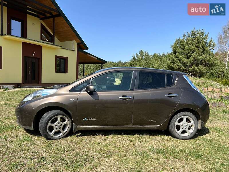 Хетчбек Nissan Leaf 2016 в Клевані