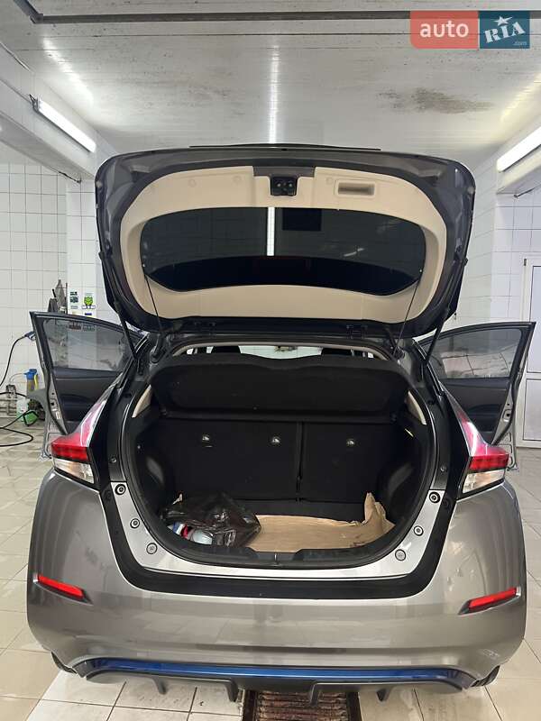 Хэтчбек Nissan Leaf 2018 в Умани