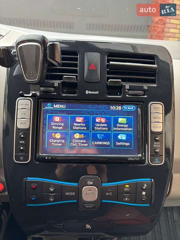 Хетчбек Nissan Leaf 2012 в Чернівцях