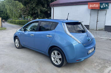 Хэтчбек Nissan Leaf 2012 в 
