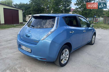 Хэтчбек Nissan Leaf 2012 в 