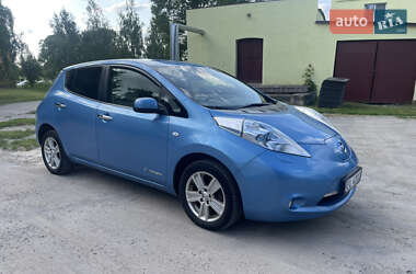 Хэтчбек Nissan Leaf 2012 в 