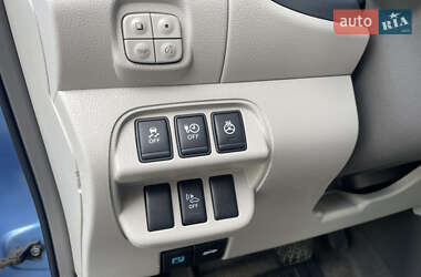Хэтчбек Nissan Leaf 2012 в 