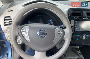 Хэтчбек Nissan Leaf 2012 в 