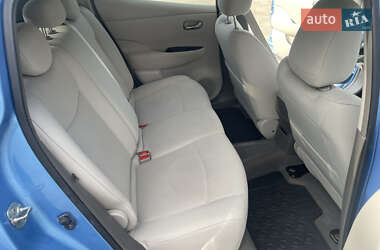 Хэтчбек Nissan Leaf 2012 в 