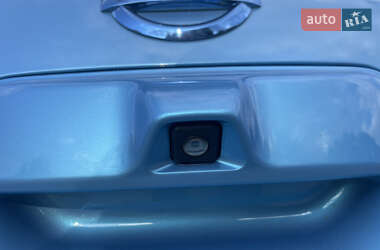 Хэтчбек Nissan Leaf 2012 в 