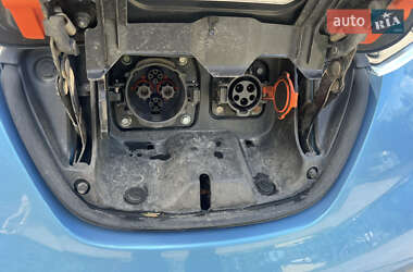 Хэтчбек Nissan Leaf 2012 в 