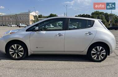 Хэтчбек Nissan Leaf 2015 в 