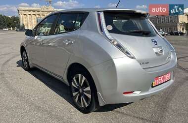 Хэтчбек Nissan Leaf 2015 в 