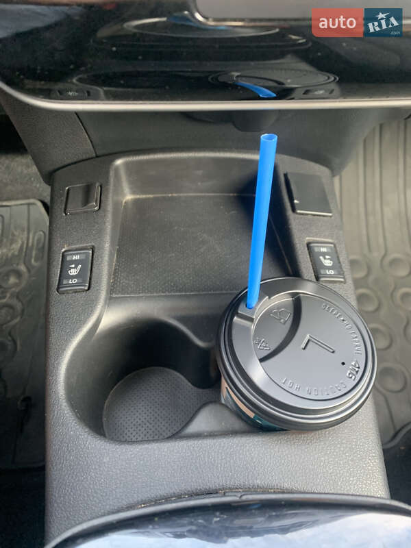 Хэтчбек Nissan Leaf 2017 в Южном