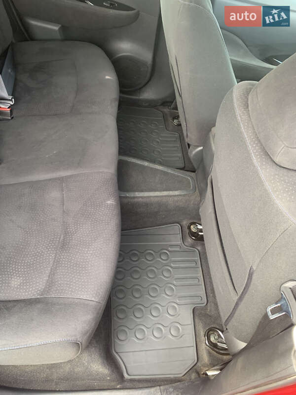 Хэтчбек Nissan Leaf 2017 в Южном