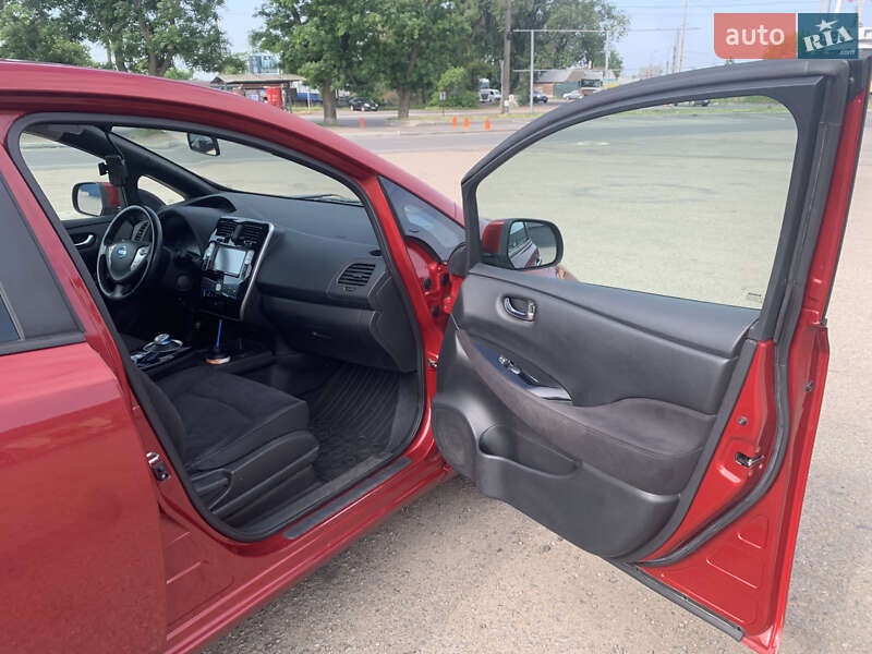 Хэтчбек Nissan Leaf 2017 в Южном