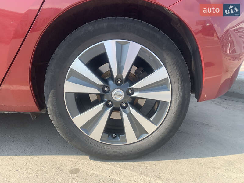 Хэтчбек Nissan Leaf 2017 в Южном