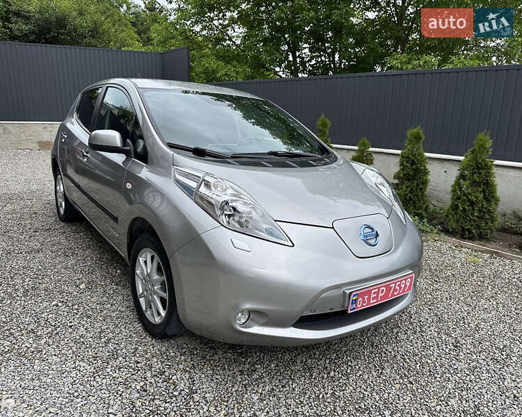Хэтчбек Nissan Leaf 2015 в 