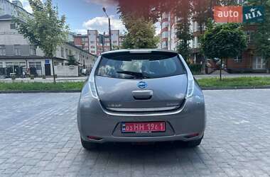 Хэтчбек Nissan Leaf 2013 в 