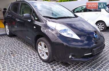 Хэтчбек Nissan Leaf 2012 в 